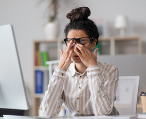 Trockene Augen im Büro